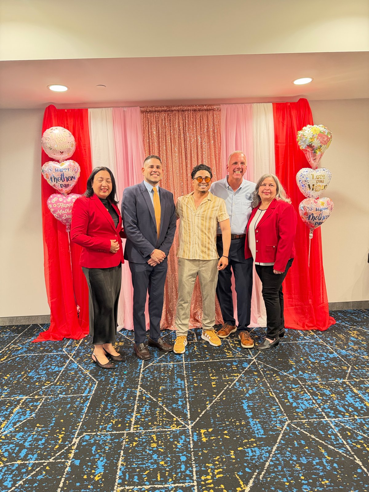 STOM con Vicegobernadora Sabina Matos, Alcalde Donald Grebien y organizadoras en Gala Mujeres Positivas 2026 Rhode Island