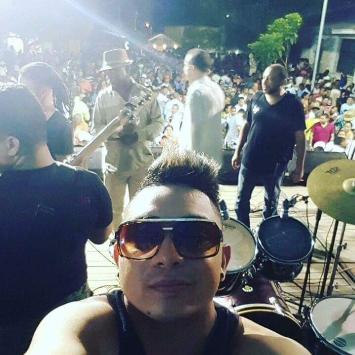 STOM selfie en show en vivo